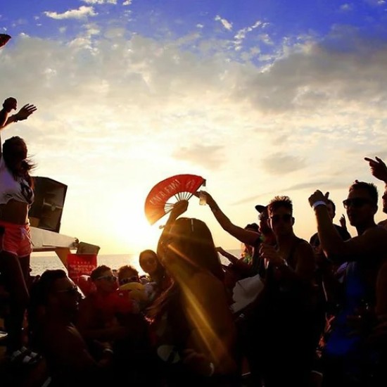 Подарете си една необикновена морска разходка за двама с кораб Св. Тома край Варна от Makaroon