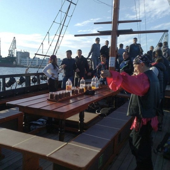 Подарете си една необикновена морска разходка за двама с кораб Св. Тома край Варна от Makaroon